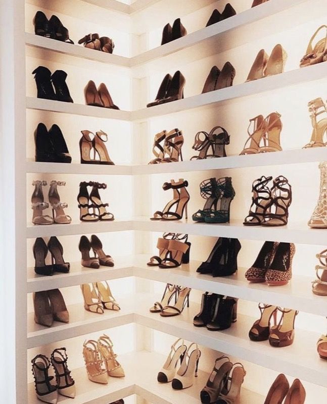 SANDALS & PUMPS